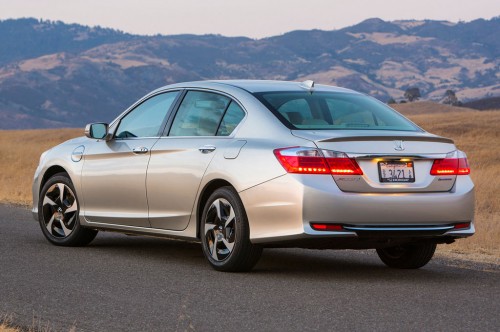 2014-Honda-Accord-PHEV-left-rear-view