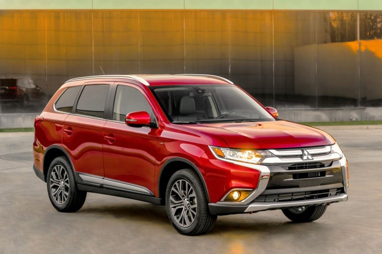 2016 Mitsubishi Outlander facelift 01