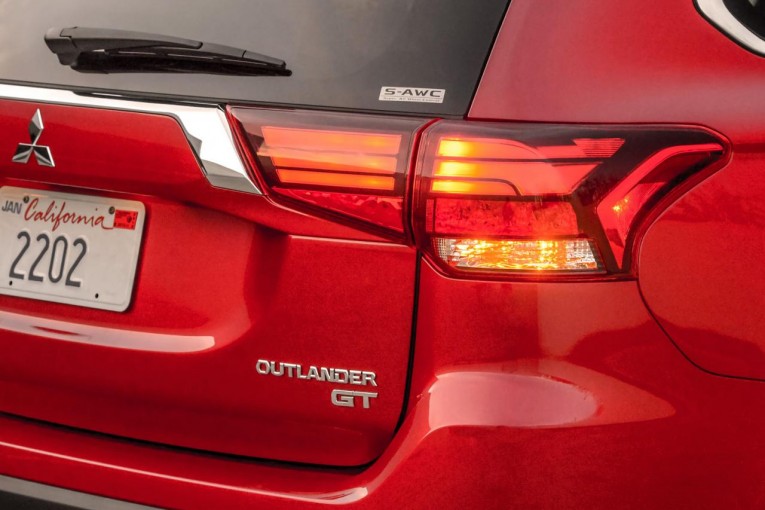 2016 Mitsubishi Outlander facelift 06