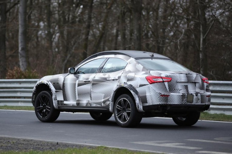 maserati levante spy photo