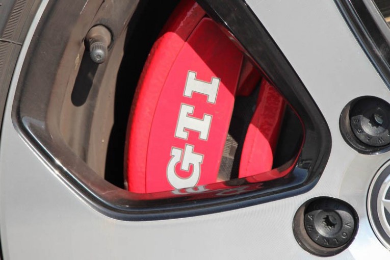 2015-Volkswagen-GTI-124