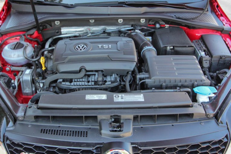 2015-Volkswagen-GTI-139