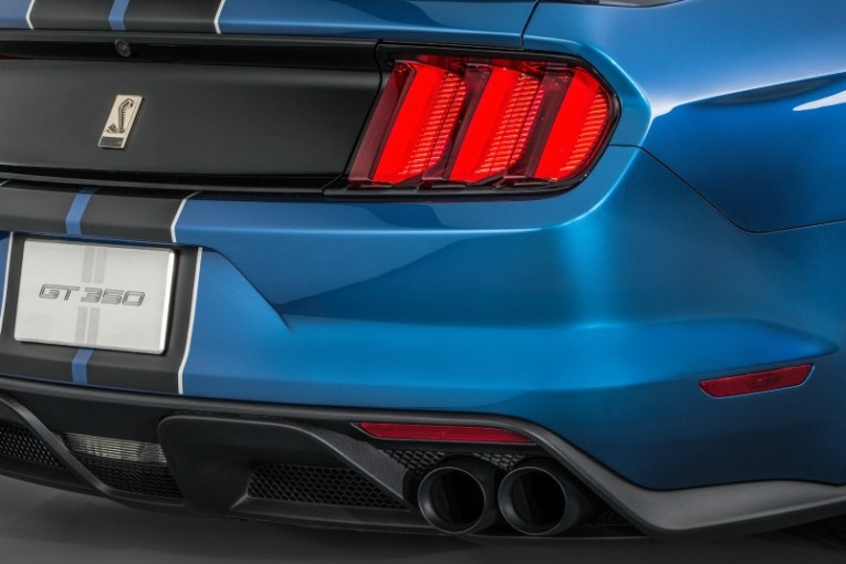 2016-Ford-Mustang-Shelby-GT350R-03