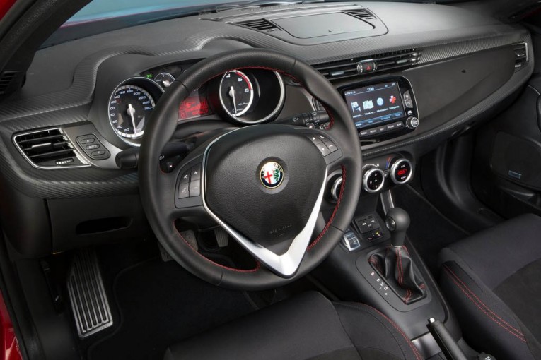 Alfa_Romeo-Giulietta_Sprint_2015_6