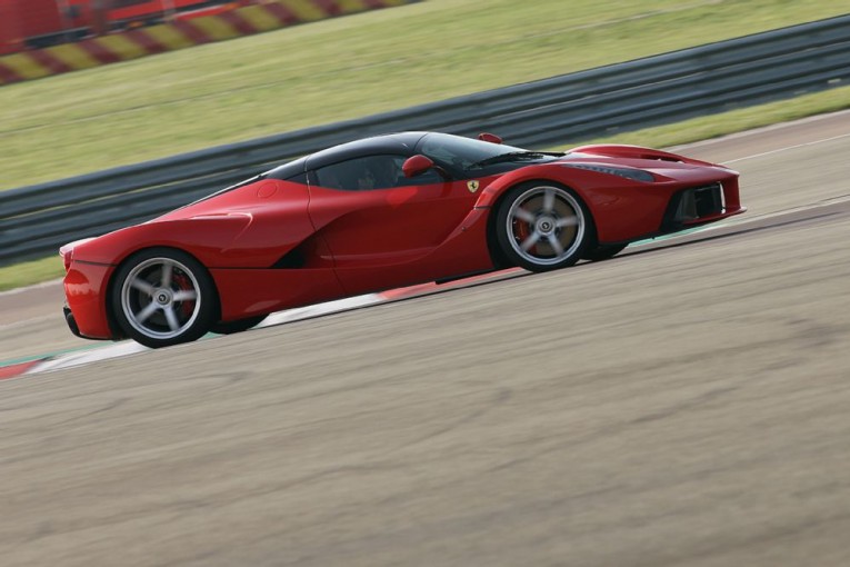 2014-ferrari-laferrari-side-profile-in-motion