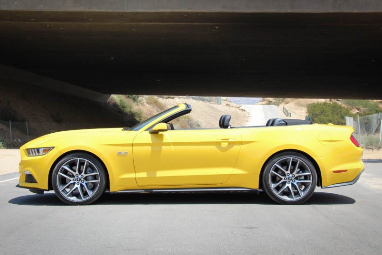 2015-Ford-Mustang-GT-convertible-107