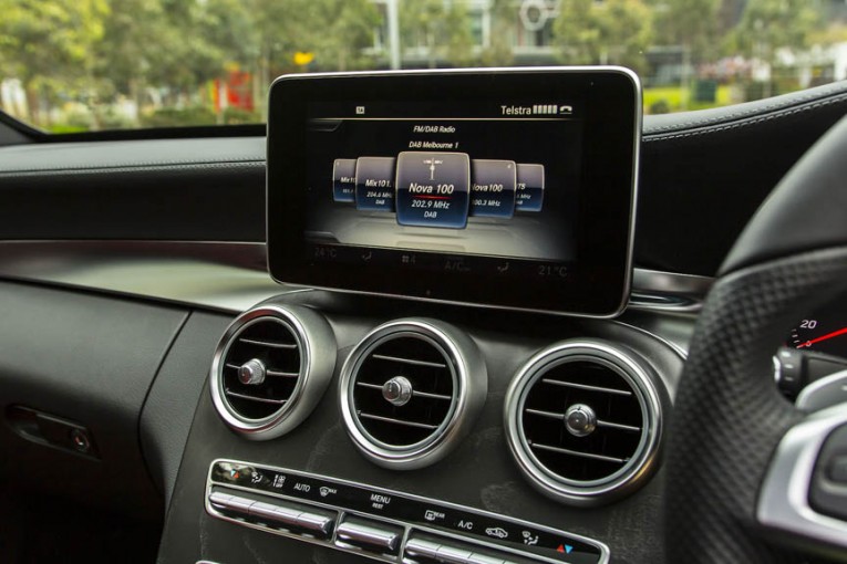 2015 Mercedes-Benz C-Class display