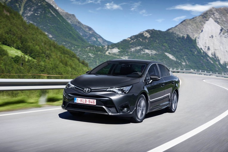 2015-Toyota-Avensis-12