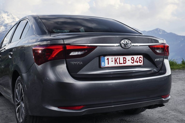 2015-Toyota-Avensis-36