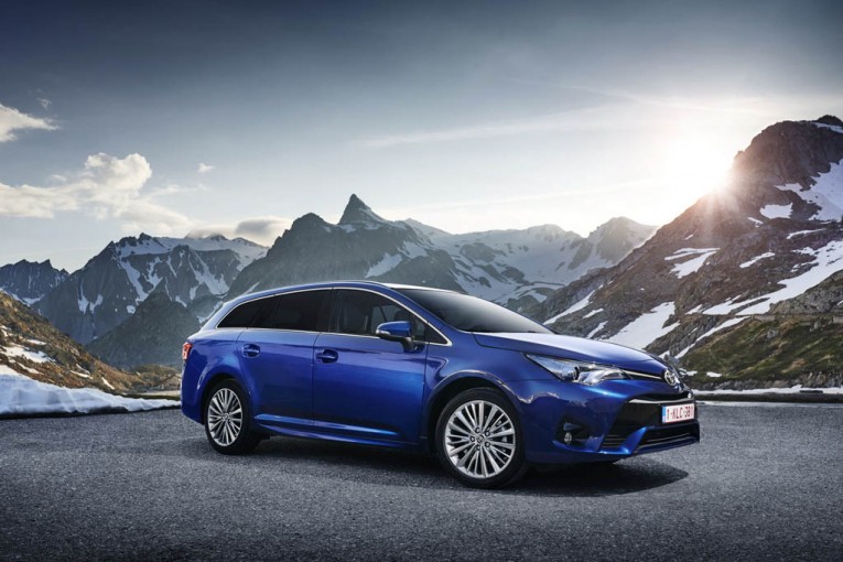 2015-Toyota-Avensis-43