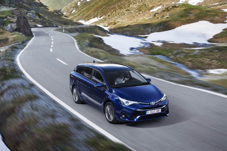 2015-Toyota-Avensis-81