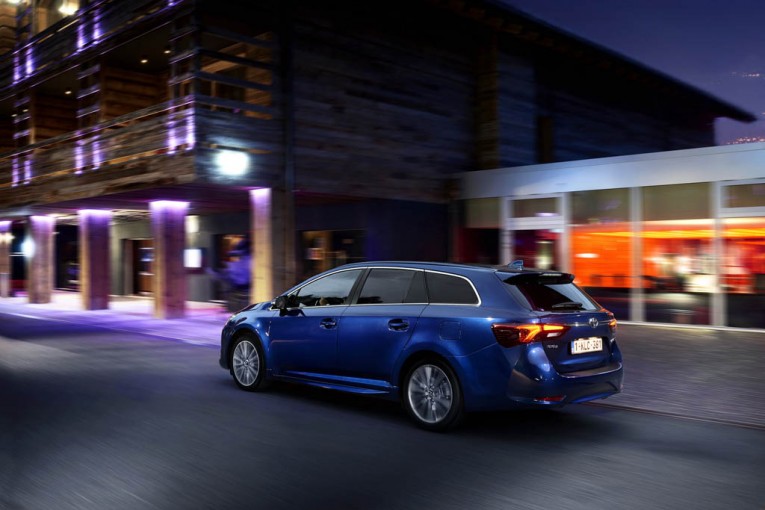 2015-Toyota-Avensis-85