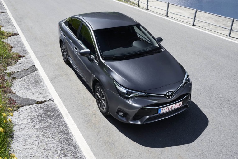 2015-ToyotaAvensis-01