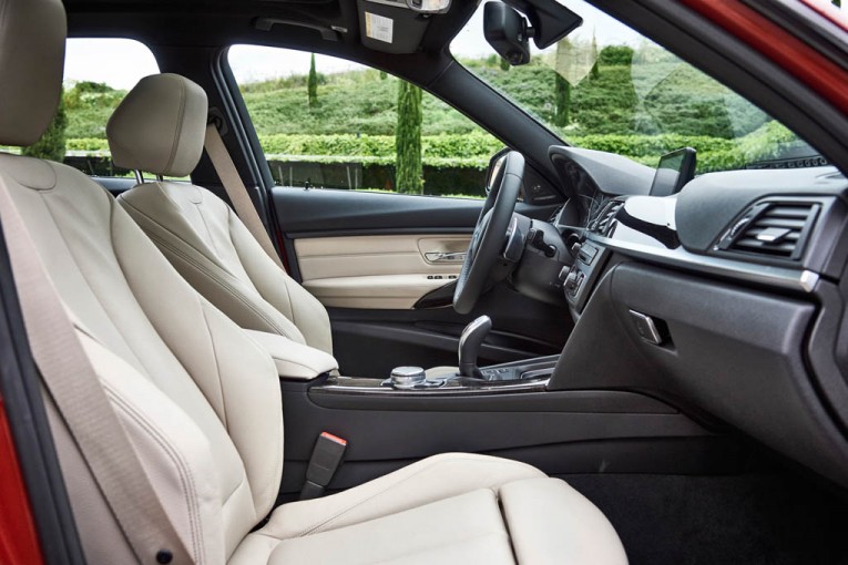 2015-bmw-335i-m-sport-front-interior-seats