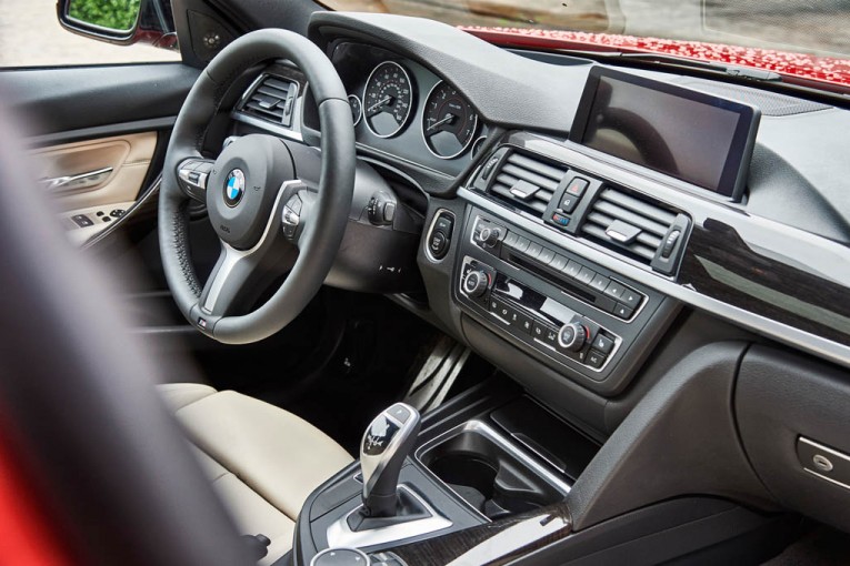 2015-bmw-335i-m-sport-interior-view