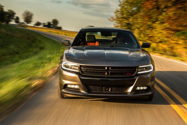 2015-dodge-charger-rt-front-view-in-motion-1