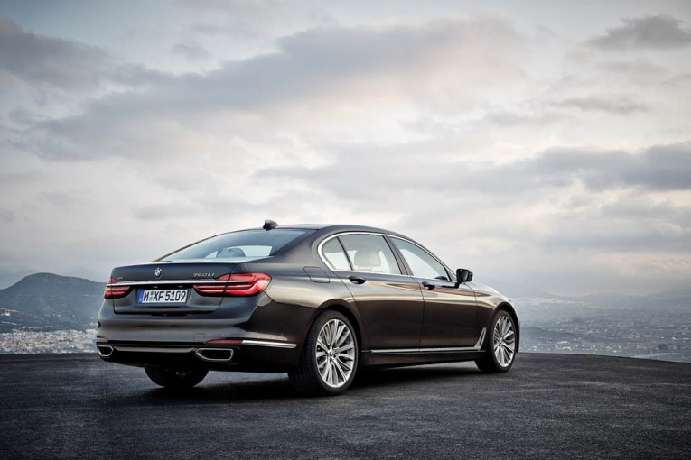 2016-BMW-7-Series-18