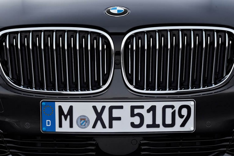 2016-BMW-7-Series-25