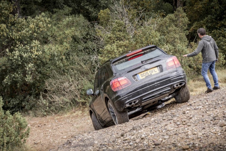 2017-bentley-bentayga-prototype-rear-end-static