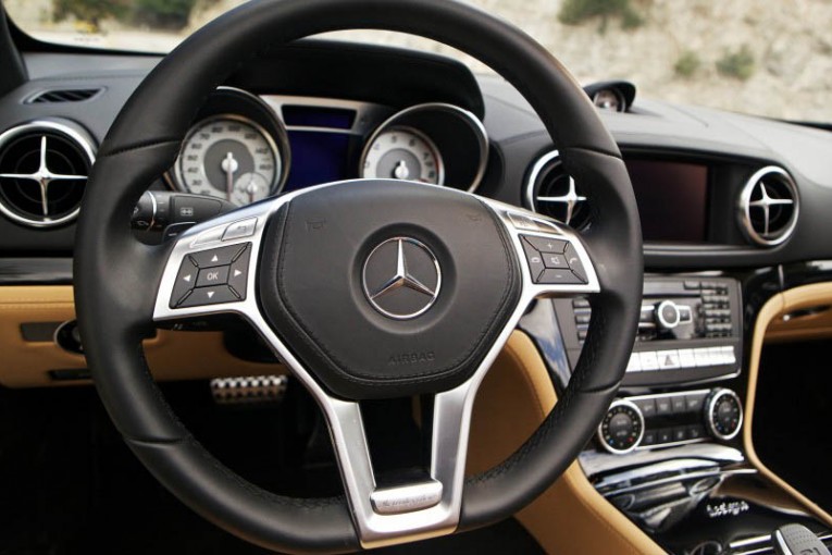 2015-Mercedes-Benz-SL400-143