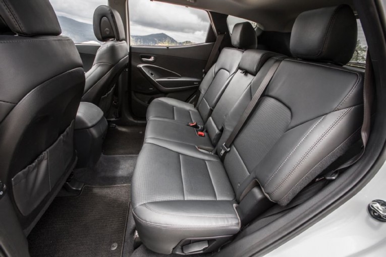 2015-hyundai-santa-fe-sport-20t-ultimate-awd-rear-interior-seats