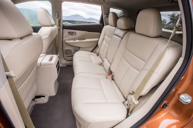 2015-nissan-murano-platinum-awd-rear-interior-seats