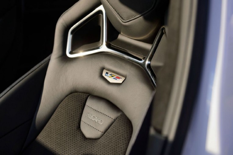 2016-cadillac-cts-v-seat