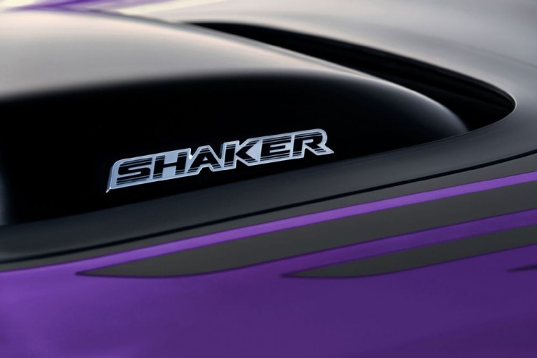 2016-dodge-challenger-r-t-plus-shaker-badge