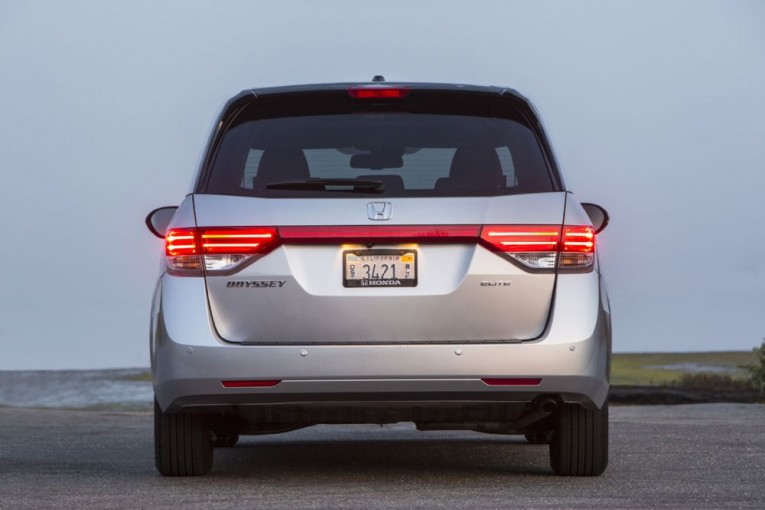 2016-honda-odyssey-rear-end