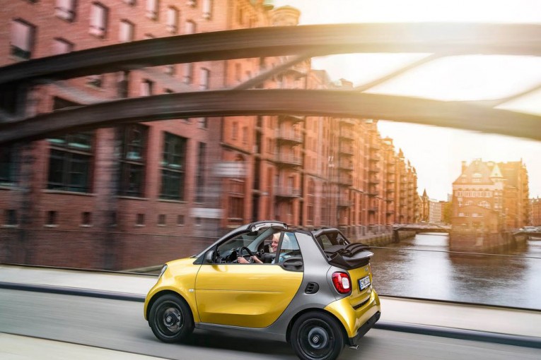 Smart-fortwo_Cabrio_2016_08