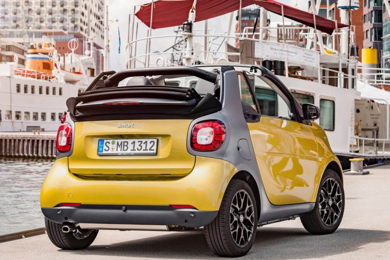 Smart-fortwo_Cabrio_2016_17