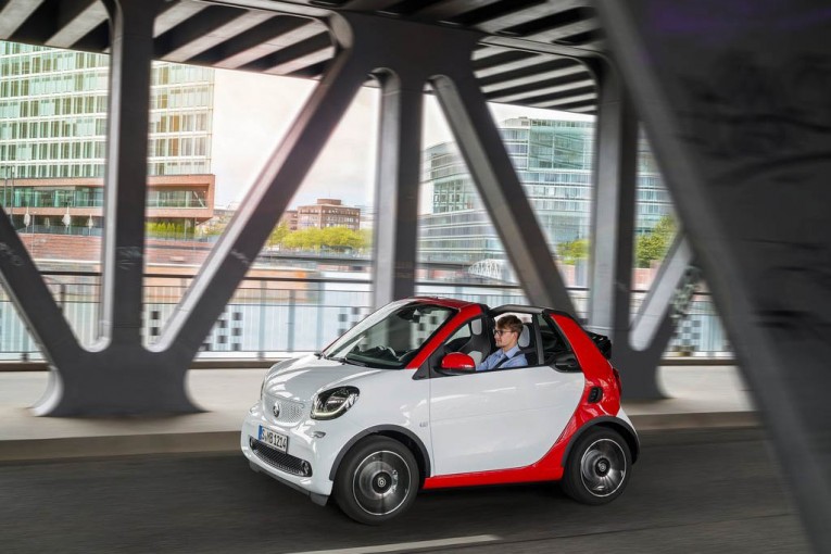 Smart-fortwo_Cabrio_2016_21