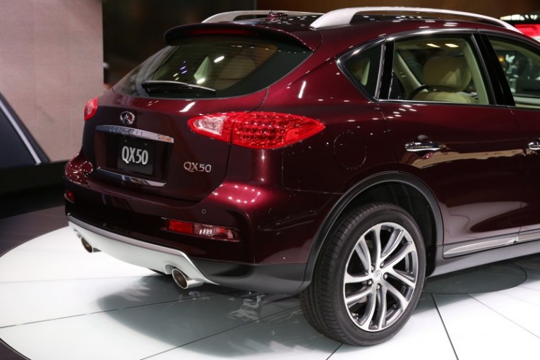 2016-Infiniti-QX50-114