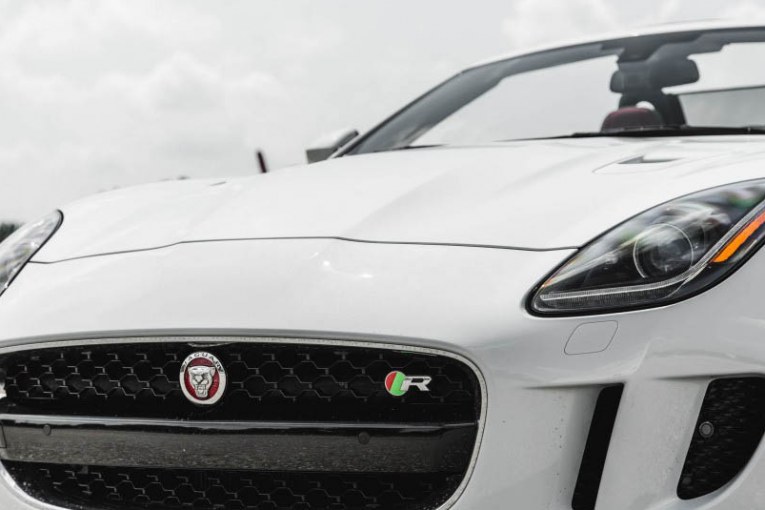 2016-Jaguar-F-type-R-convertible-1251