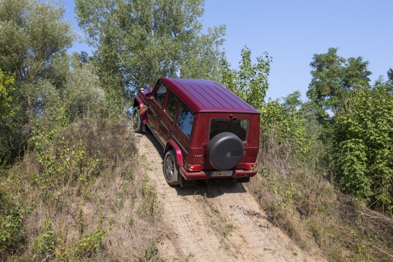 2016-Mercedes-Benz-G-Class-21