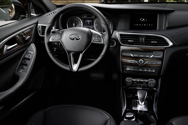 Infiniti Q30 08