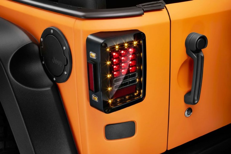 jeep-wrangler-rubicon-sunriser-2015-frankfurt-taillight