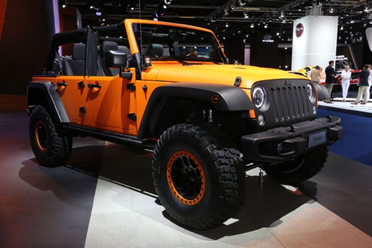 jeep-wrangler-rubicon-sunriser-front-three-quarter-01