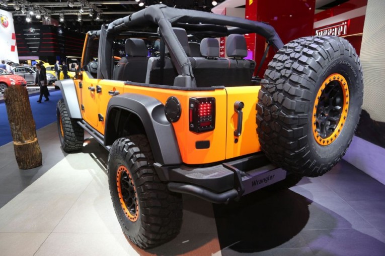 jeep-wrangler-rubicon-sunriser-rear-three-quarter