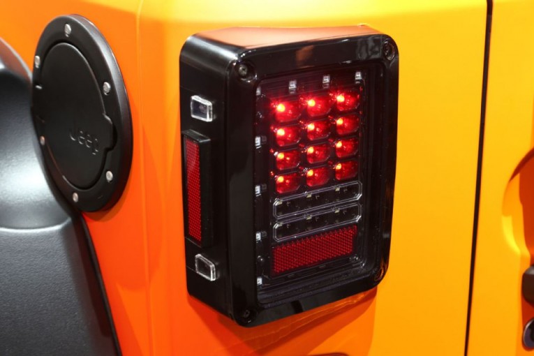 jeep-wrangler-rubicon-sunriser-tail-light