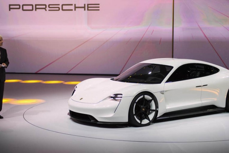 porsche-mission-e-onthuld-volledig-elektrische-concept-auto