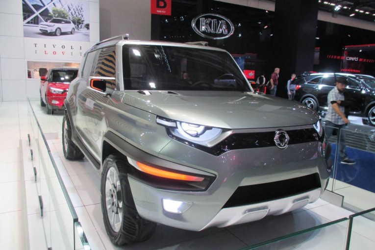 smartphone-ssangyong-xav-concept-francfort-2015