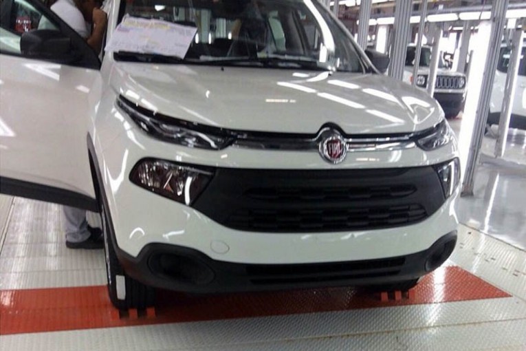 Leaked-–-Fiat-Toro-on-the-assembly-line-1