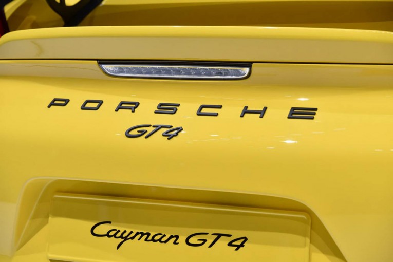 Porsche-Cayman-GT4-7