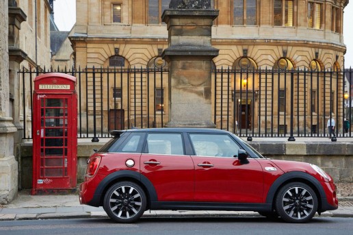 2015-Mini-Hardtop-4-Door-Cooper-S-side-profile-01