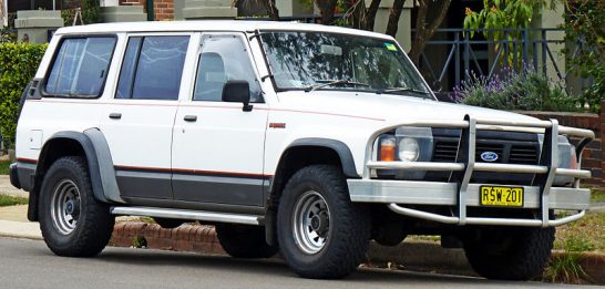 1988-1994_Ford_Maverick_wagon_02