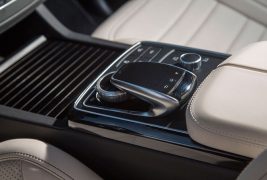 2017-Mercedes-AMG-GLS63-center-console