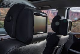 2017-Mercedes-Benz-GLS450-4Matic-rear-monitors