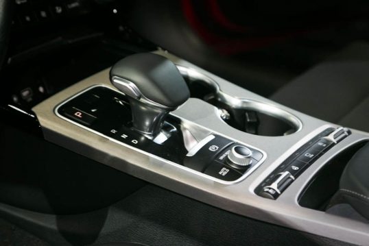 kia-stinger-gt-center-console