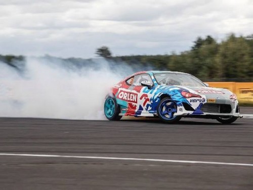 1,068 bhp Toyota GT86 sets Guinness world record for fastest drift